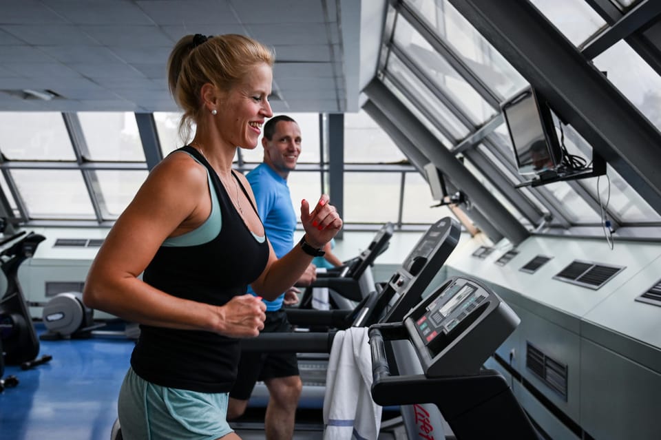Budapest: Helia Day Spa entry ticket - The fitness room and pool: a workout day that doesn’t end at the door
