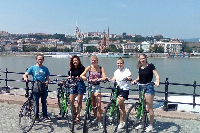Budapest Highlights Bike Tour - Stop 3: the Hungarian Parliament Building moment (10 minutes)
