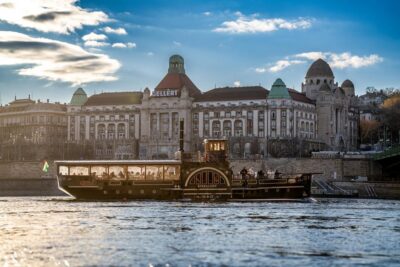 Budapest: Historic Cruise with Welcome Drink - Route Walkthrough: Liberty to Parliament, Then Fisherman’s Bastion