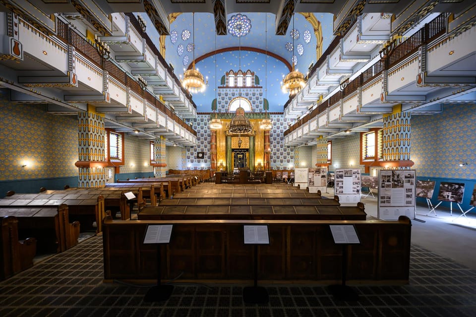 Budapest: Jewish History with Local Guide & Synagogue Ticket - Why the guide is the heart of this tour (and Dora’s impact)