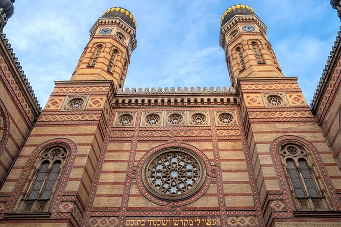 Budapest (Jewish Quarter) Scavenger Hunt and Self-Guided Tour - Stop 1: Dohány Street Synagogue Challenge Point