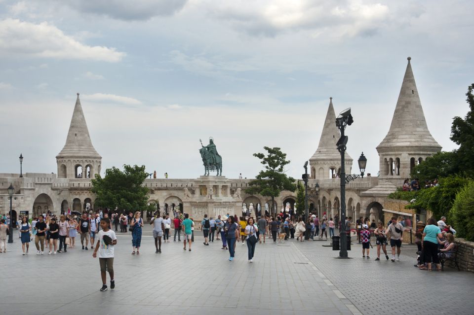 Budapest: Multilingual Highlights Tour - Price and logistics: why $41 can still be a bargain
