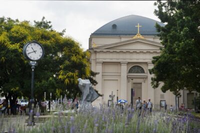 Budapest: Multilingual Highlights Tour - Liberty Square: Nazi and Communist monuments without the fluff