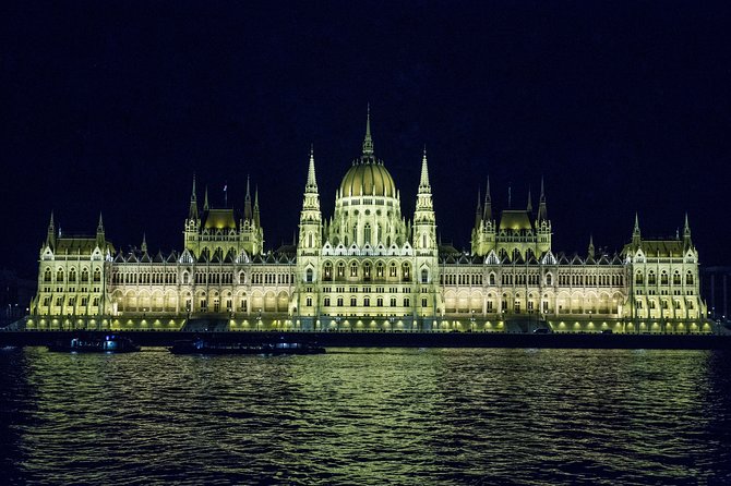 Budapest: Night Walking Tour with Danube River Cruise - Night Walk Meets Danube Cruise: How the timing works