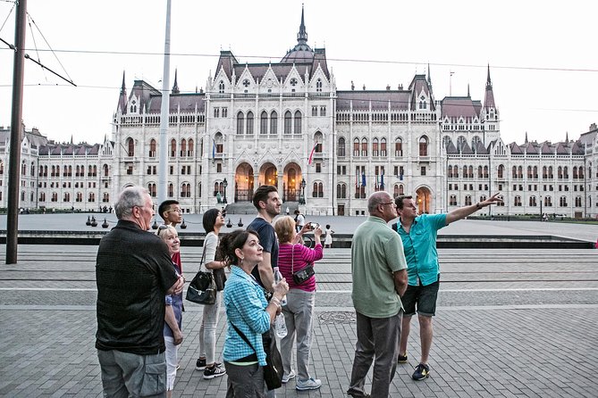 Budapest: Night Walking Tour with Danube River Cruise - St. Stephen’s Basilica: why the viewpoint matters more at night