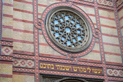 Budapest Old Jewish Quarter History Private Walking Tour - Starting at Sissi Statue and finding your bearings quickly