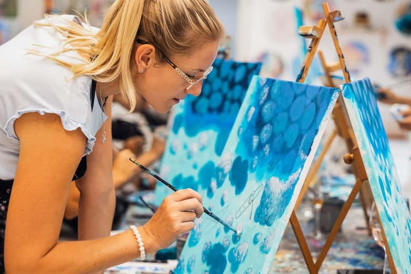 Budapest: Paint and sip experience - Studio time: what happens once you walk in