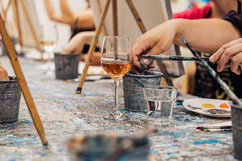 Budapest: Paint and sip experience - Wine, pace, and group size: a social class without chaos