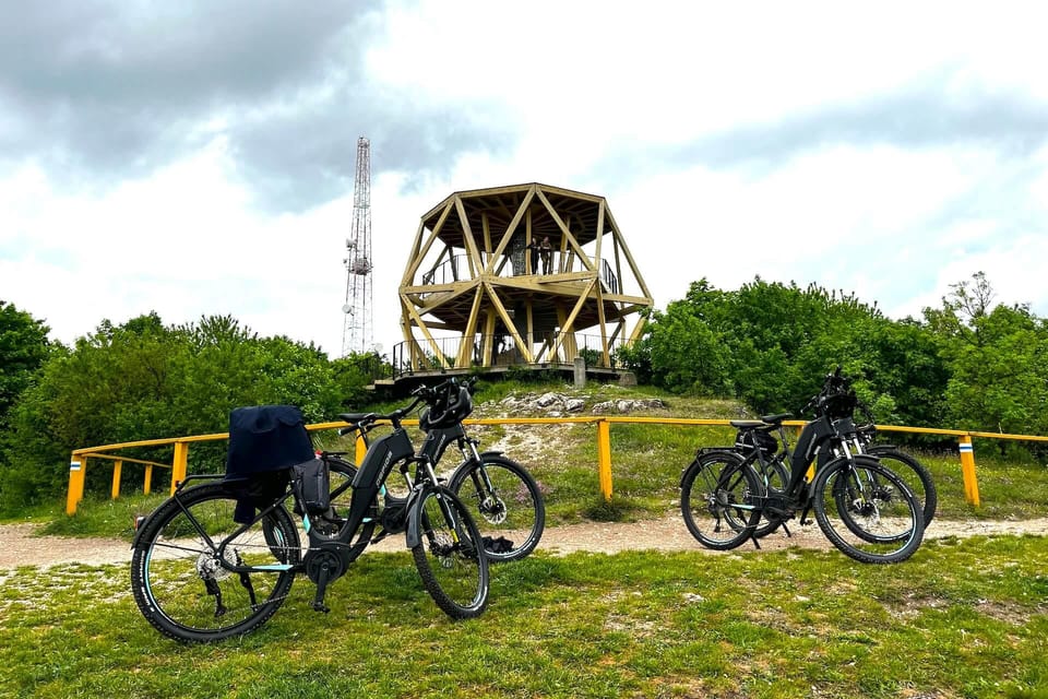 Budapest: Premium E-Bike Rental - Building your own route: historic streets, riverbanks, and parks