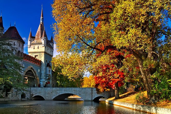 Budapest: Private 4-Hour Walking Tour with a Local - Choosing your Budapest style: architecture, food, or local culture
