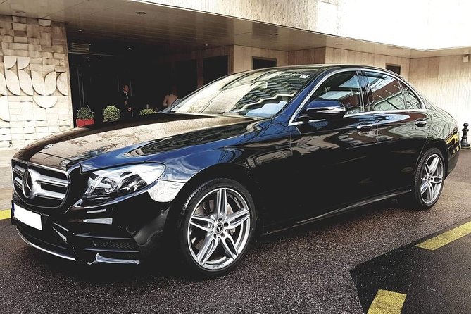 Budapest Private Airport Transfer in a Luxury Car - Mercedes, Audi, or a minibus: what the vehicle choice means for you
