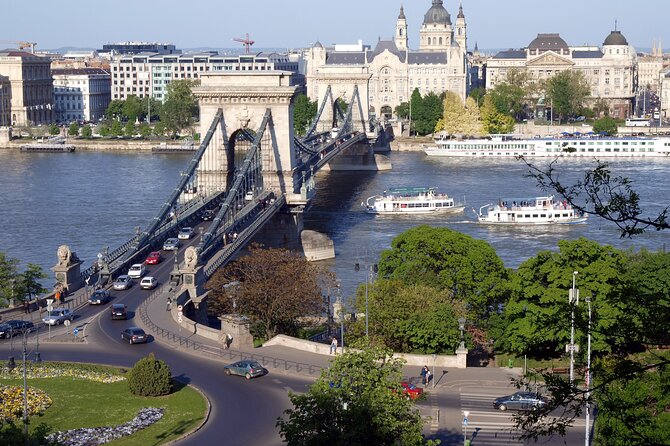 Budapest Private City Tour by car in 4 hours - The tour’s main “breathtaking building” photo stop