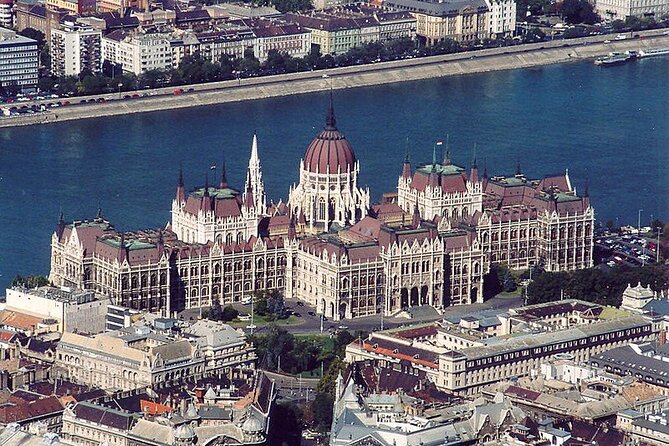 Budapest Private City Tour by car in 4 hours - Central Market Hall: the best break for snacks and souvenirs