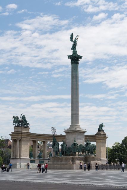 Budapest: Private City Tuk-Tuk Tour & Boat Cruise - Sights you’ll pass (and what to notice at each stop)