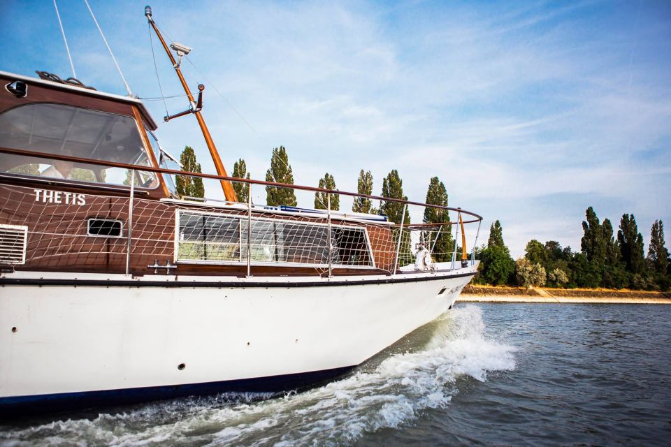 Budapest: Private Danube Yacht Cruise with Welcome Drink - Drinks and Food On Board: From Welcome Sip to Gourmet Option
