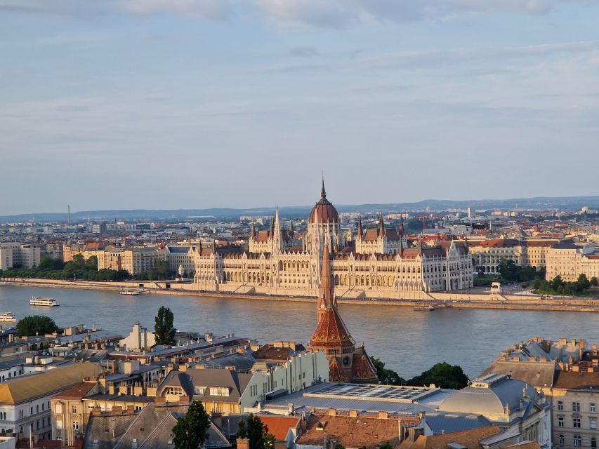 Budapest: private deluxe tour with a native, in Spanish - Pest side drive: Andrássy Avenue UNESCO swagger to Heroes’ Square