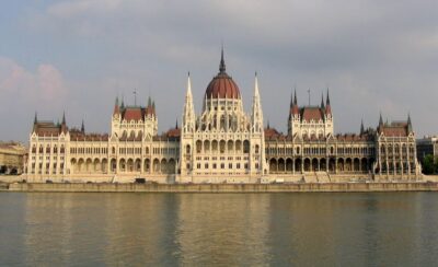 Budapest: Private Walking Tour of City with Spanish Guide - The Route Threads Pest and Buda, With an End Point You Control