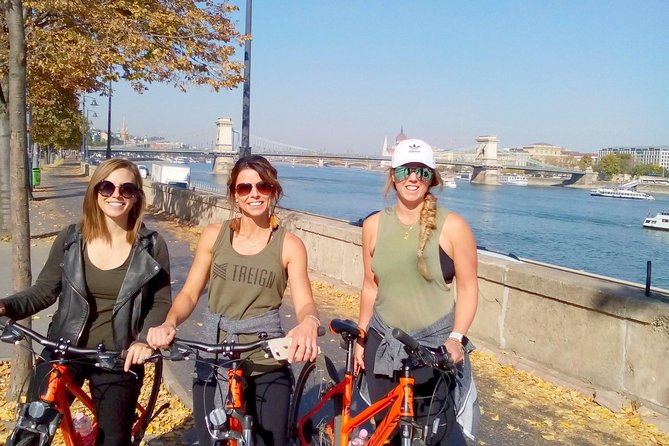 Budapest relaxed bicycle tour at sunset - Széchenyi Lánchíd: the bridge crossing you’ll remember