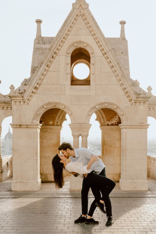 Budapest: romantic photoshoot at Buda's iconic sightseeings - Fisherman’s Bastion and Buda Castle views: the photo “set”