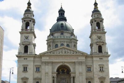 Budapest: Saint Stephen's Basilica Tour - Meeting at Szent István tér: getting oriented fast