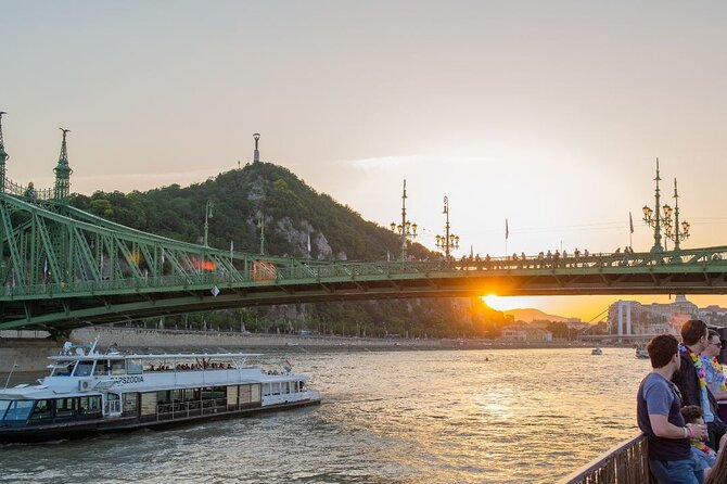 Budapest Sip and Sail Danube Cruise with Unlimited Prosecco - Comfort on Board: Indoor Warmth vs Outdoor Views