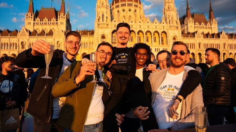 Budapest: Sip and Sail River Cruise with Unlimited Prosecco - Cocktails, beer, and the party-boat reality