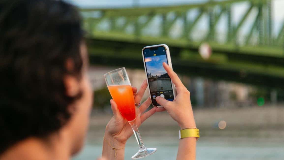Budapest: Sip & Sail Danube Cruise with Prosecco Cocktails - Is It Worth About $26? Value, Crowd, and Vibe
