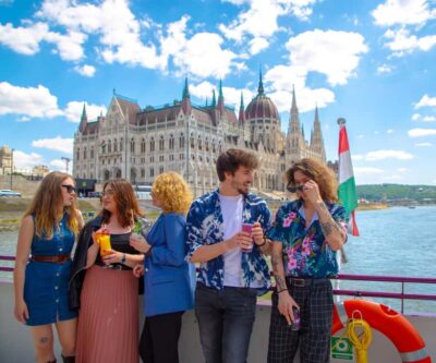 Budapest: Skyline Sightseeing Cruise with Parliament View - Finding Silverline Cruises at Elizabeth Bridge (Dock 11)