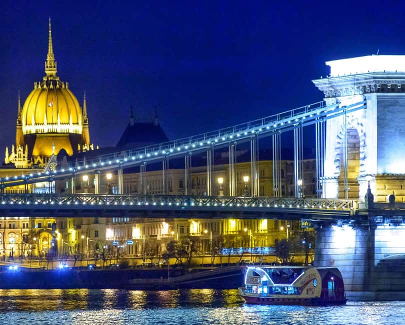 Budapest: Sunset Cruise with 2 Cocktails - Two cocktails for one hour: how to pace your drinks