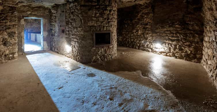 Budapest: The WWII Siege of Buda Castle & Bomb Shelter Tour - Exploring the Cellar and Authentic WWII Bomb Shelter