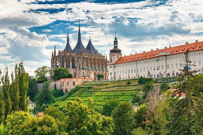 Budapest to Prague Private transfer with 2 hour sightseeing stop - FAQ
