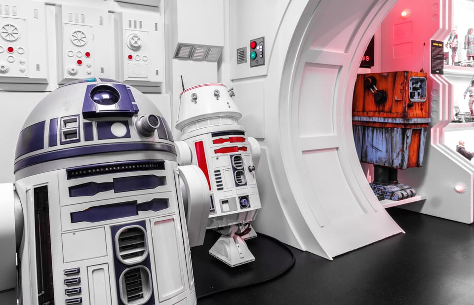Budapest: Travelling Galaxy Star Wars Interactive Exhibition - Working Droids and Practical Props: Why It Feels More Real