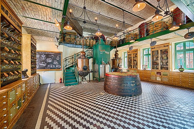 Budapest Tuk Tuk Tour with House of the Unicum Distillery Visit - Private means you get a route that fits, not a one-size script