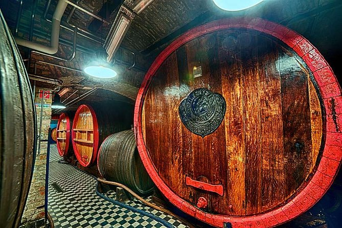 Budapest Tuk Tuk Tour with House of the Unicum Distillery Visit - Great/Central Synagogue and Károlyi Garden: spiritual landmark plus a calmer pause