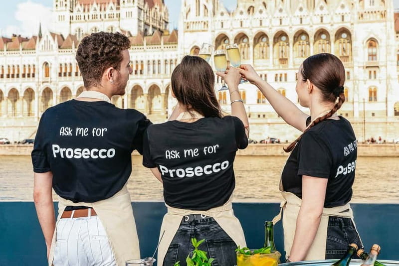 Budapest: Unlimited Prosecco, Beer and Aperol Spritz Cruise - Boarding, welcome drink, and how to set yourself up for success