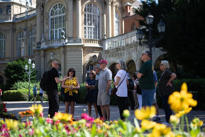 Budapest Urban Walk - Budapest City Tour with Cake & Coffee - St. Stephen’s Basilica and Liberty Square: Sacred Relics and Hard Memories