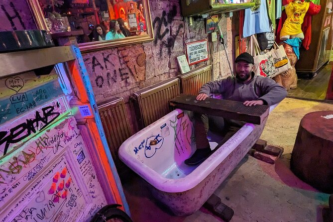 Budapest Vibe: Ruin Bars, Street Art and Culture Tour - Erzsébetváros Street Art Walk: Architecture Meets Murals