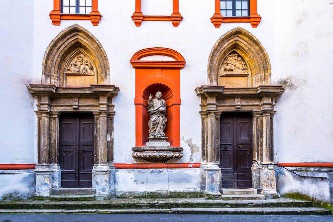 Budapest-Vienna One-Way Sightseeing Transfer - Stop 2: Esztergom Basilica and the Danube viewpoints