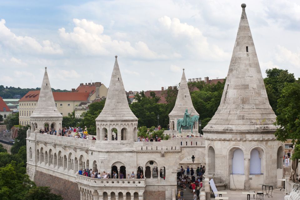 Budapest: Walking Tour in German - Hungarian Parliament and the civic spine of Pest