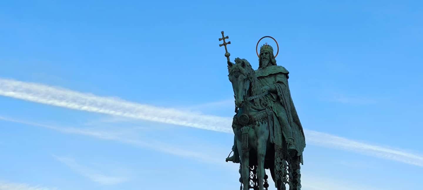 Budapest: Walking Tour in the Buda Castle District - Sándor Palace and Royal Stables: power on the hill