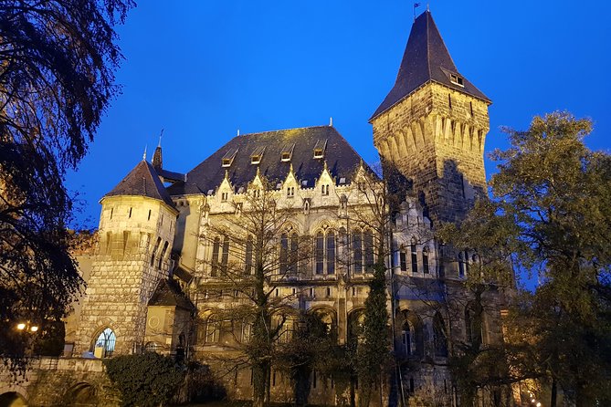 Budapest Walking Tour with Your Private Guide: 20+ Highlights - Central Market Hall for lángos: eat well, not just eat fast