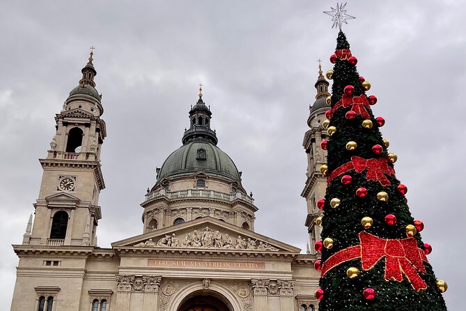 Budapest Wonderland - A Christmas Market Tour with Chimney Cake & Mulled Wine - Meet the style: what makes the guides stand out (and why you should care)