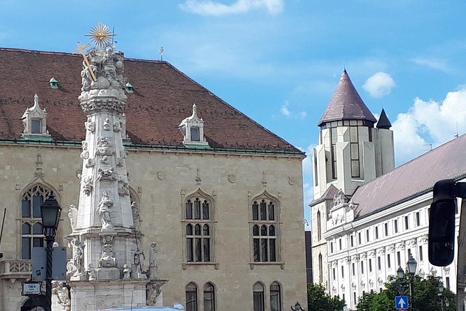 Castle district walk with legends - Our Lady of Buda Castle Church: ancient forms around the building