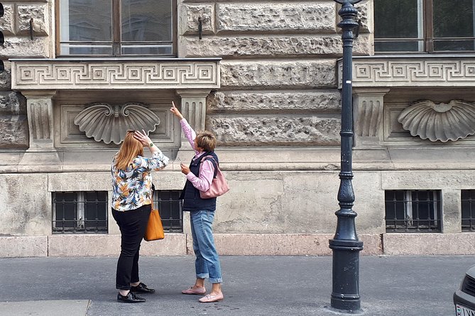 Castle district walk with legends - The surprise drink: stories continue after the sightseeing