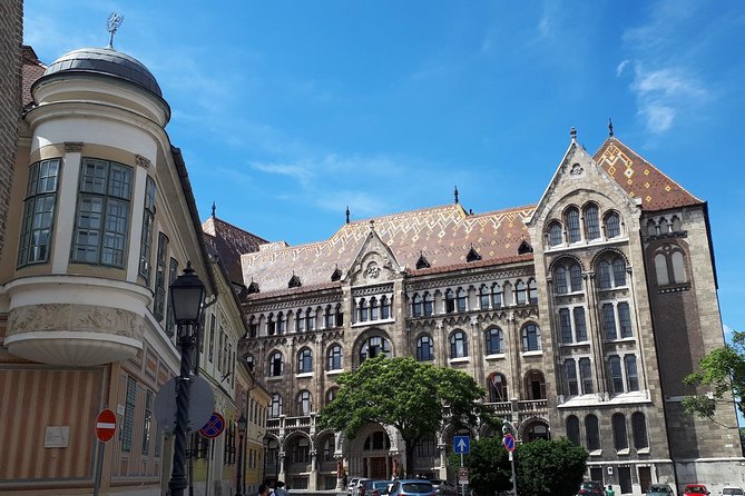 Castle district walk with legends - Pace and group setup: private, flexible, and easy to enjoy