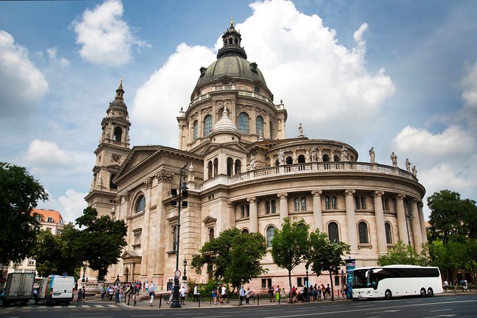 Classic Walk in Budapest Historical Center - Blue Danube Views: Bridges, Buda Castle, and the Best Photo Angle
