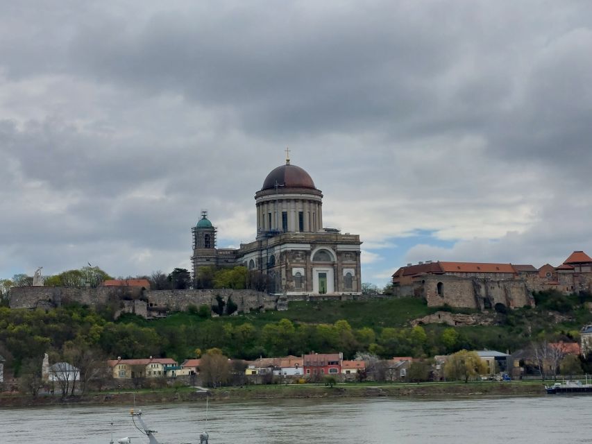 Danube Bend: Private 8-Hour Full Board Tour from Budapest - Dobogó-kői-kilátó photo stop: the view that sets the tone