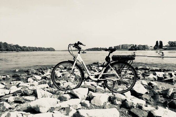 E-Bike Guided Tour in Castle Hill Budapest - Duna Corso: Danube panoramas with a history narration