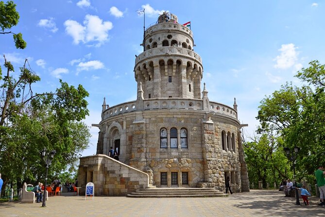 Elisabeth tower visit by chairlift and private transport - Getting out of the city fast: Batthyány tér to the hills