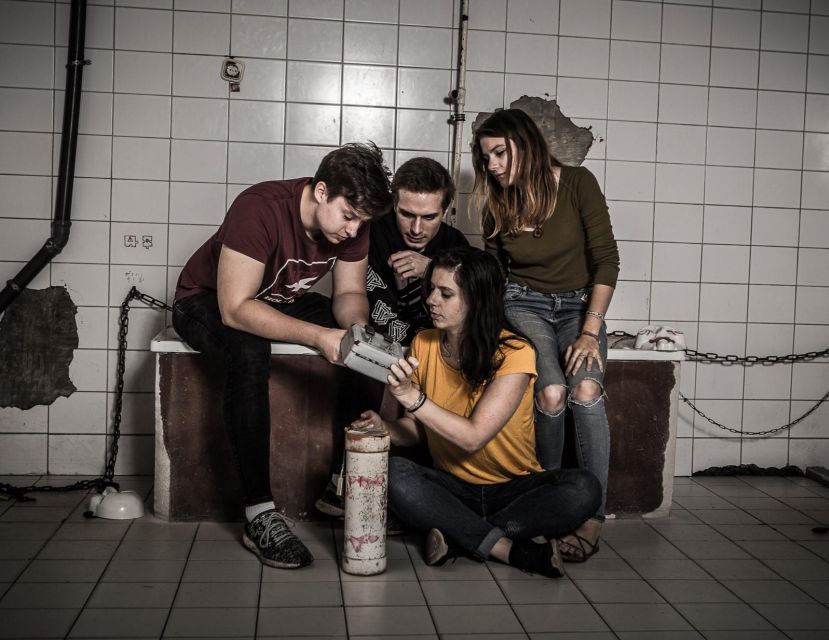 Escape Rooms by PanIQ Room in Budapest - How Hints Work: Walkie-Talkie Assistance When You Get Stuck